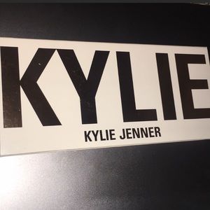 Kylie royal peach palette